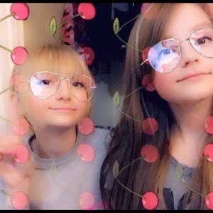 Meet your Posher, Tasina